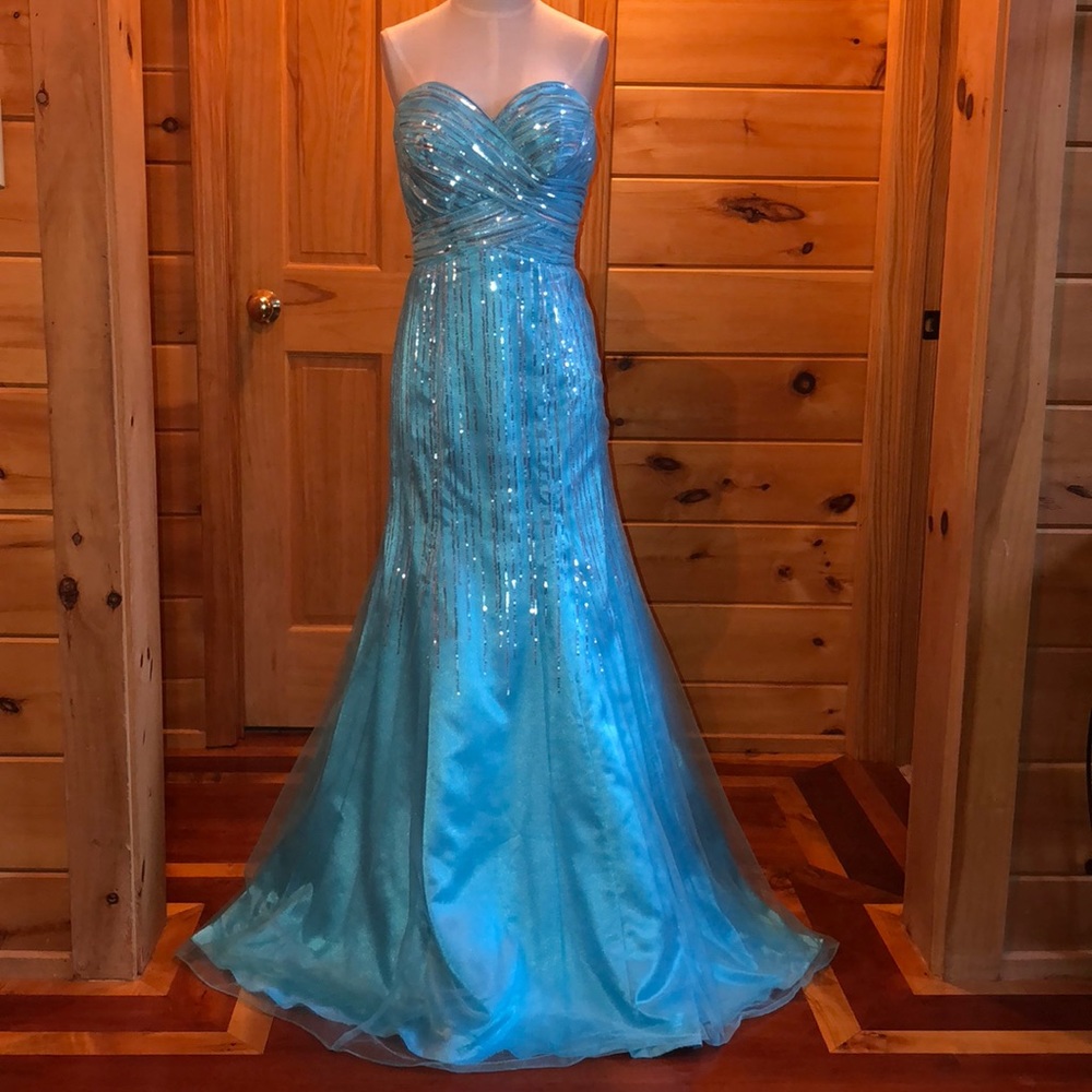 Light Blue Strapless Sequin Prom/Formal Dress